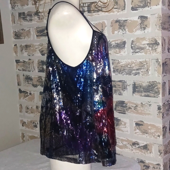 Sequent Top with Vibrant colors - Picture 3 of 6